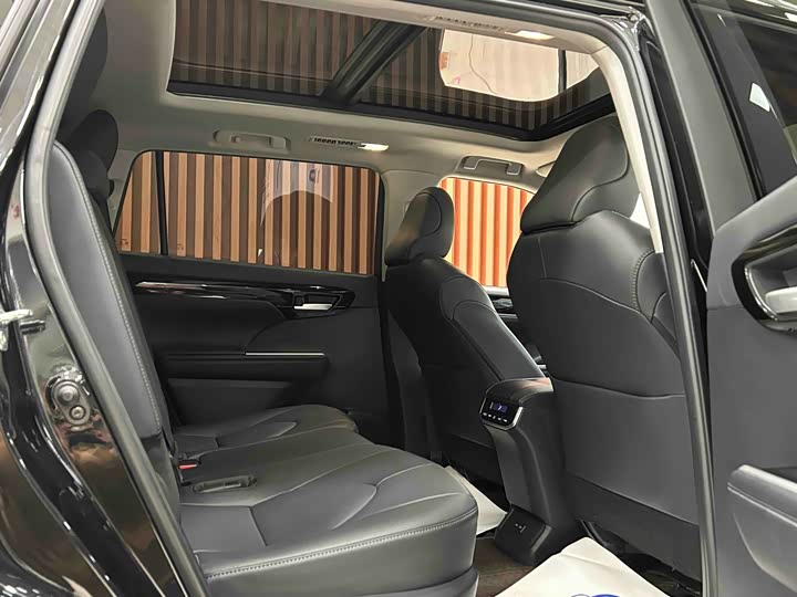 Фото 7 - Toyota Highlander