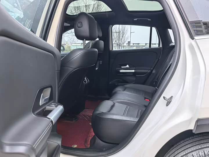 Фото 6 - Mercedes-Benz EQA