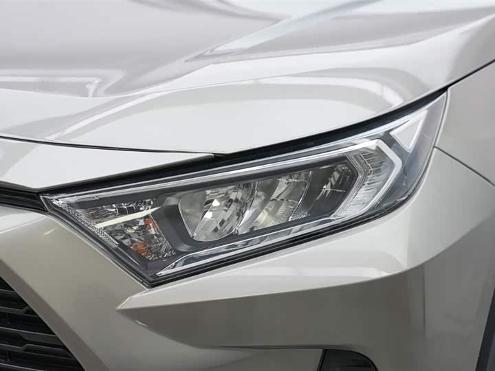 Фото 3 - Toyota RAV4