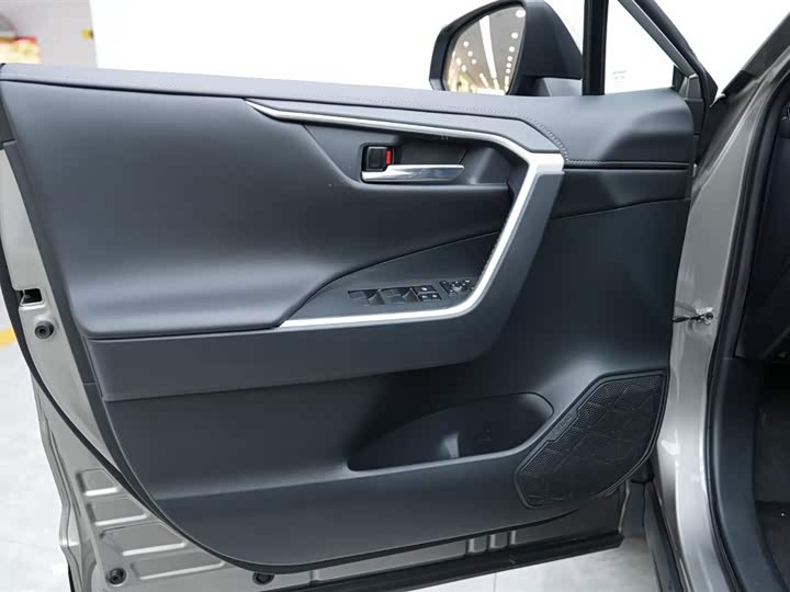 Фото 5 - Toyota RAV4