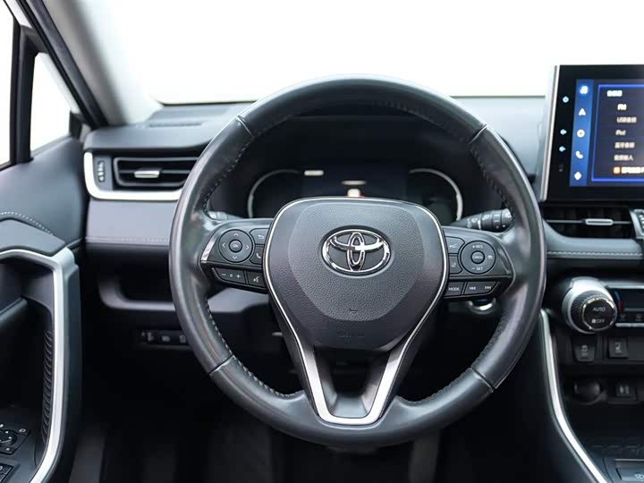 Фото 8 - Toyota RAV4