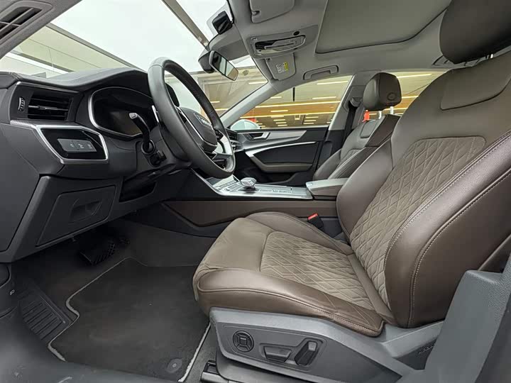 Фото 8 - Audi A7L