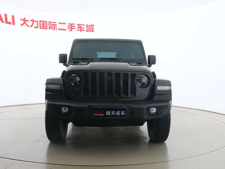 Фото 2 - Jeep Wrangler