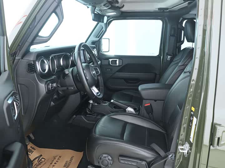 Фото 4 - Jeep Wrangler