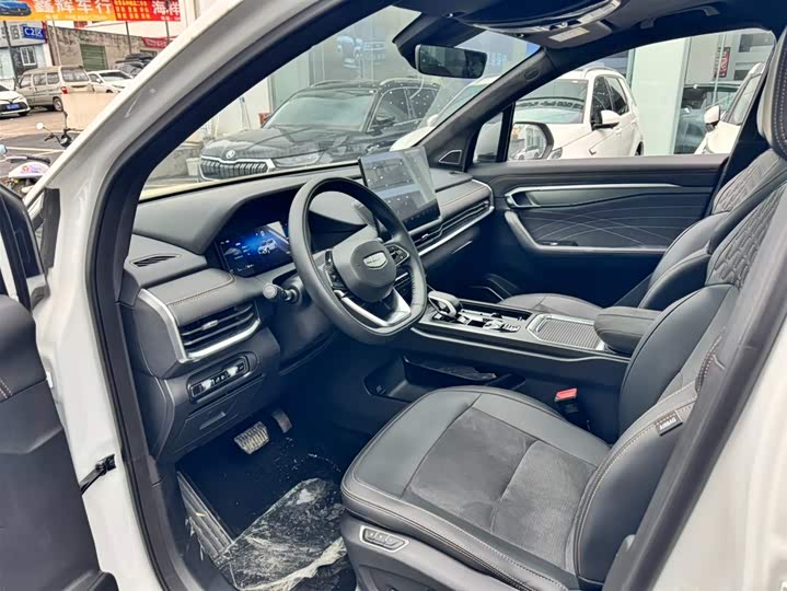 Фото 3 - Geely Okavango L