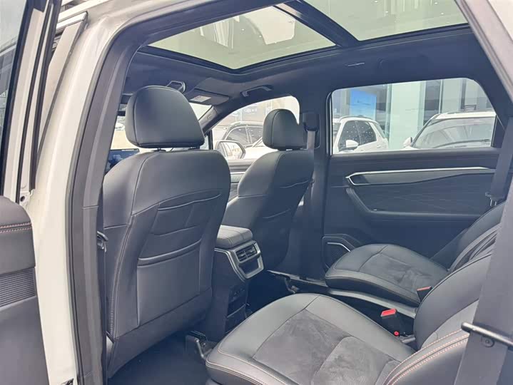 Фото 4 - Geely Okavango L