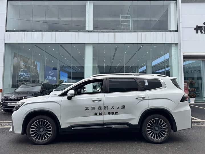 Фото 7 - Geely Okavango L