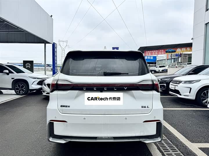 Фото 9 - Geely Okavango L