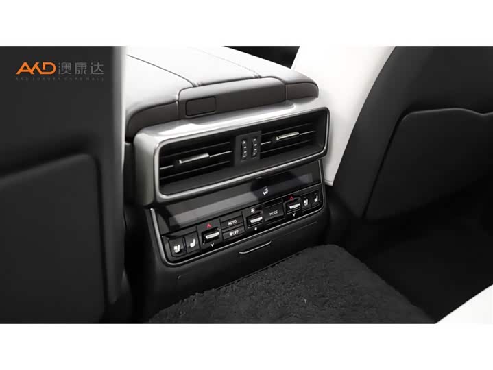 Фото 9 - Lexus LX