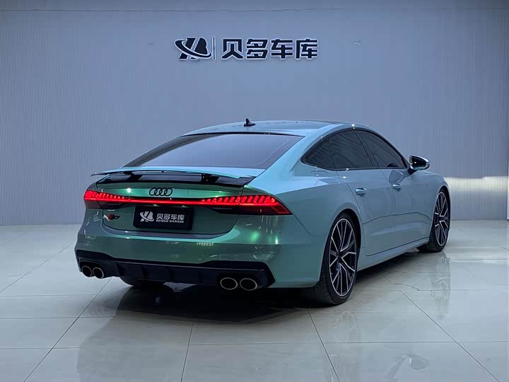 Фото 5 - Audi S7