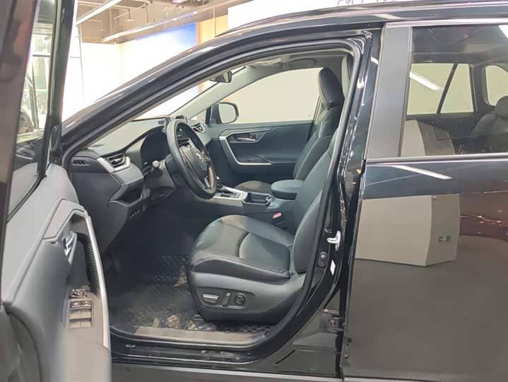 Фото 9 - Toyota RAV4