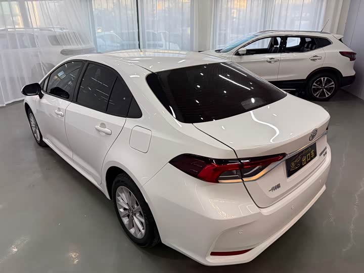 Фото 4 - Toyota Corolla