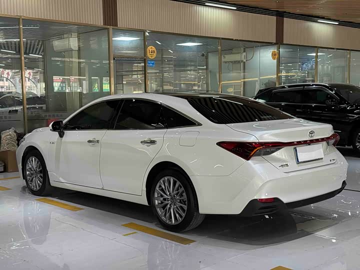 Фото 7 - Toyota Avalon