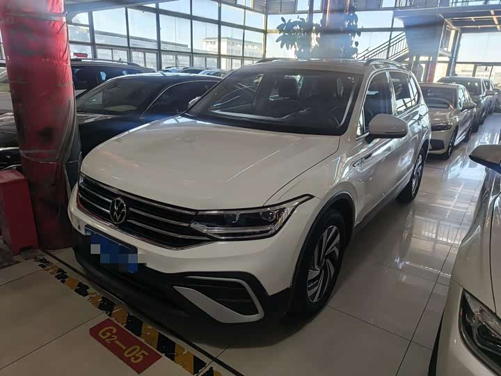 Фото 1 - Volkswagen Tiguan L Pro