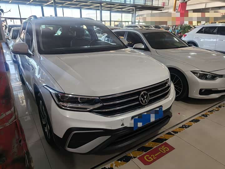 Фото 3 - Volkswagen Tiguan L Pro