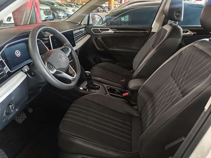 Фото 4 - Volkswagen Tiguan L Pro