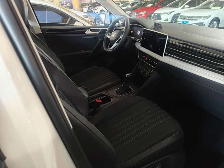 Фото 6 - Volkswagen Tiguan L Pro