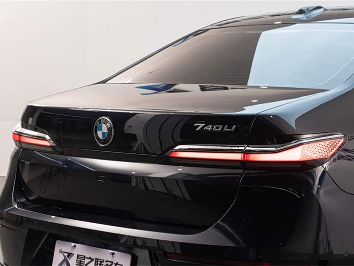 Фото 9 - BMW 7 Series