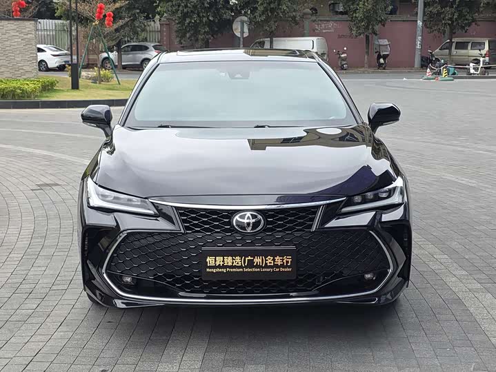 Photo 2 - Toyota Avalon