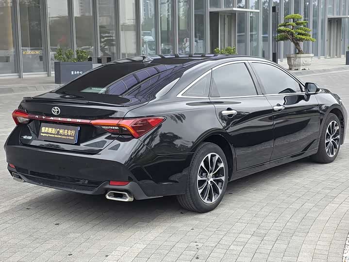 Photo 4 - Toyota Avalon