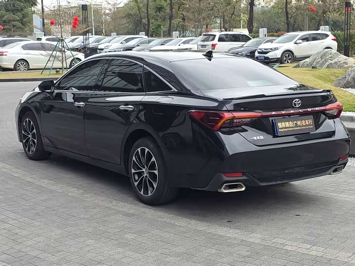 Photo 6 - Toyota Avalon