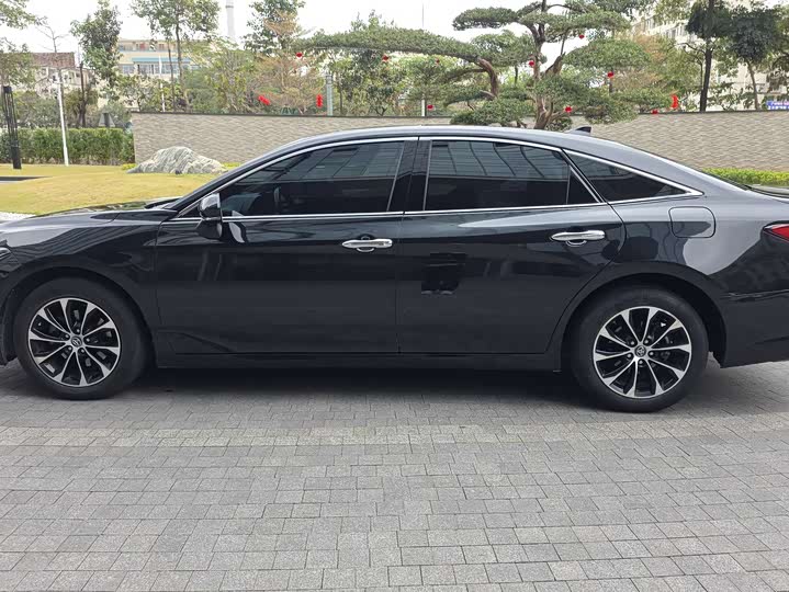 Photo 7 - Toyota Avalon