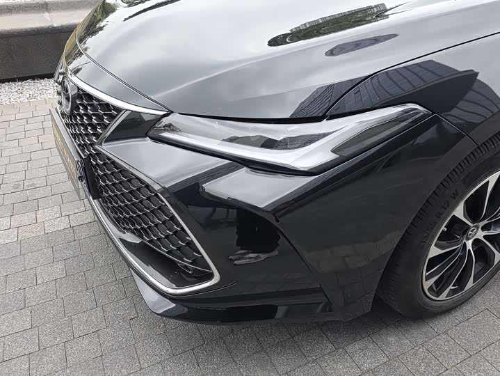 Photo 8 - Toyota Avalon