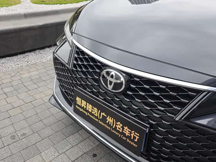 Photo 9 - Toyota Avalon