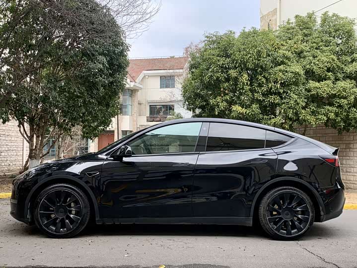 Фото 8 - Tesla Model Y