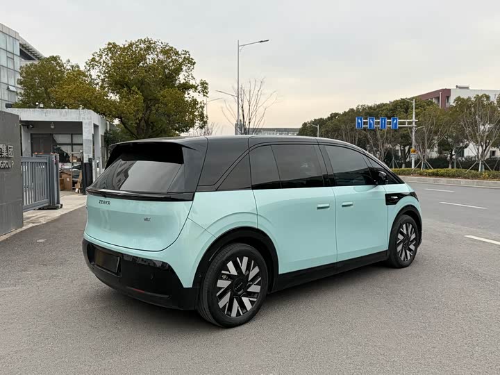 Фото 8 - Zeekr Mix