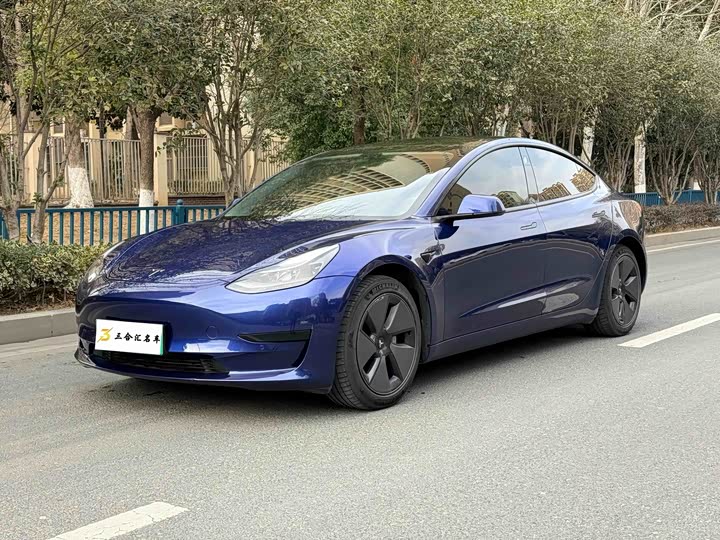 Фото 1 - Tesla Model 3