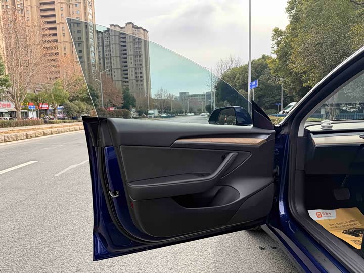 Фото 6 - Tesla Model 3