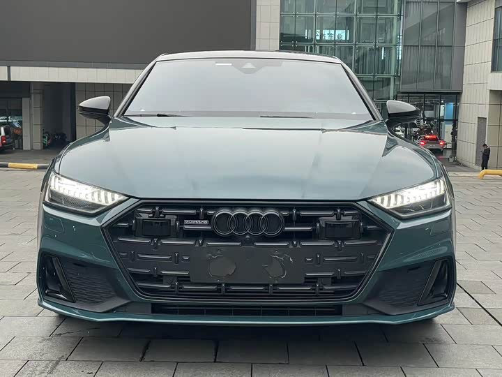 Фото 2 - Audi A7L