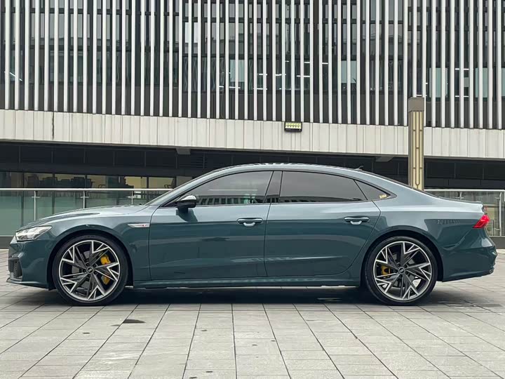 Фото 4 - Audi A7L