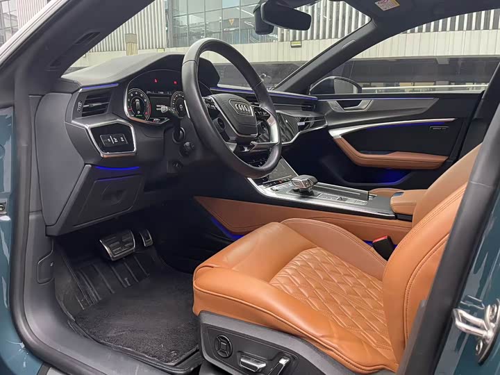 Фото 5 - Audi A7L