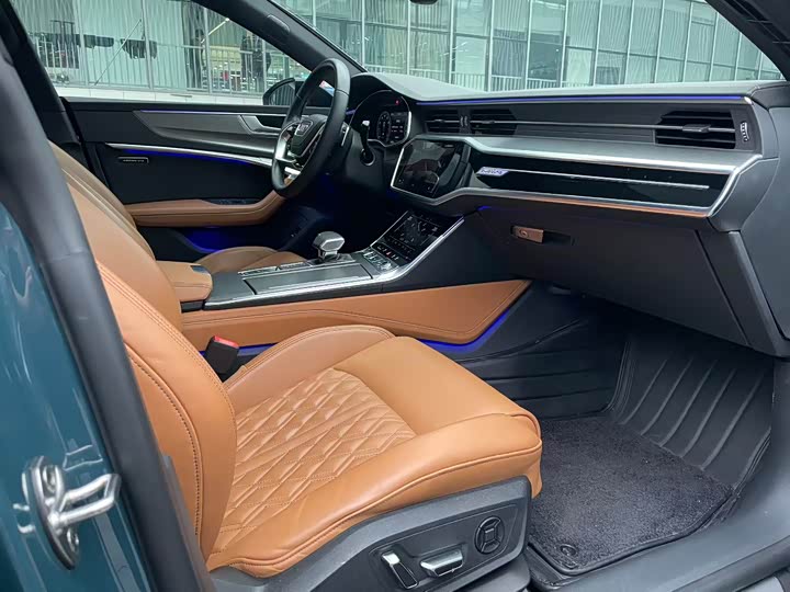 Фото 6 - Audi A7L