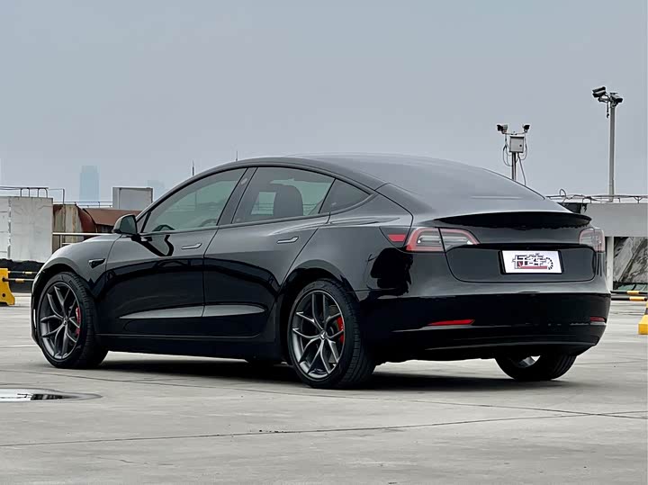 Фото 3 - Tesla Model 3