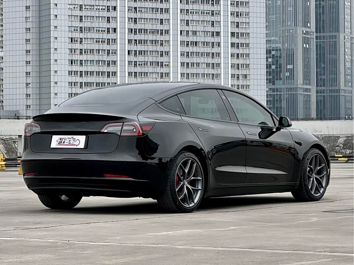 Фото 5 - Tesla Model 3