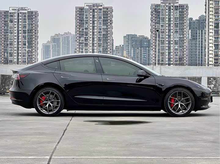 Фото 6 - Tesla Model 3