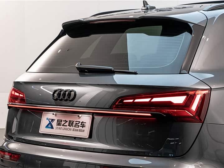 Фото 9 - Audi Q5L