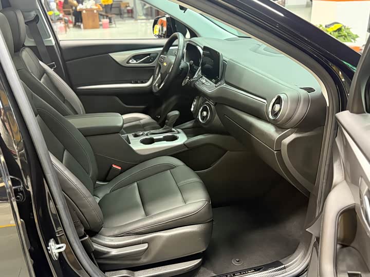 Фото 9 - Chevrolet Blazer