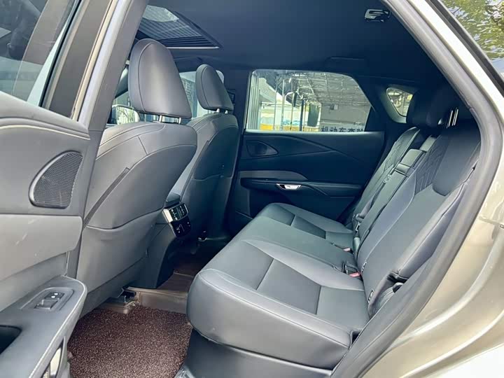 Фото 6 - Lexus RX