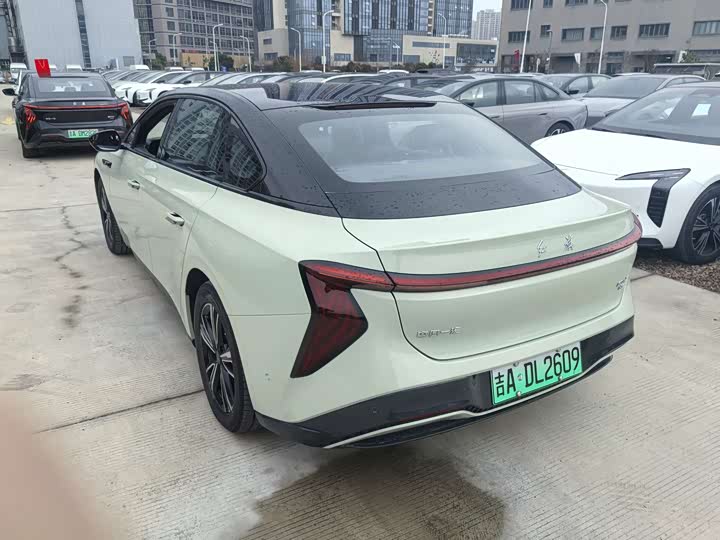 Фото 6 - Hongqi EH7