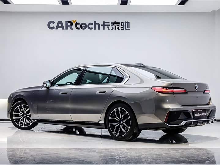 Фото 4 - BMW 7 Series