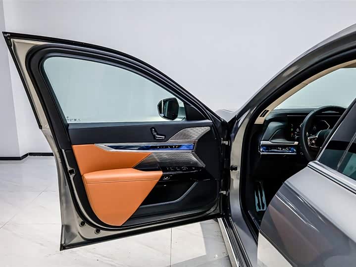 Фото 8 - BMW 7 Series