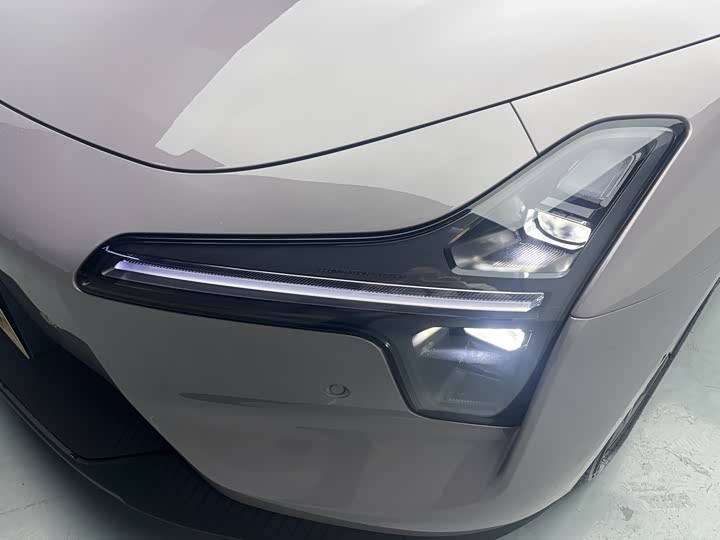 Фото 9 - XPeng Mona M03