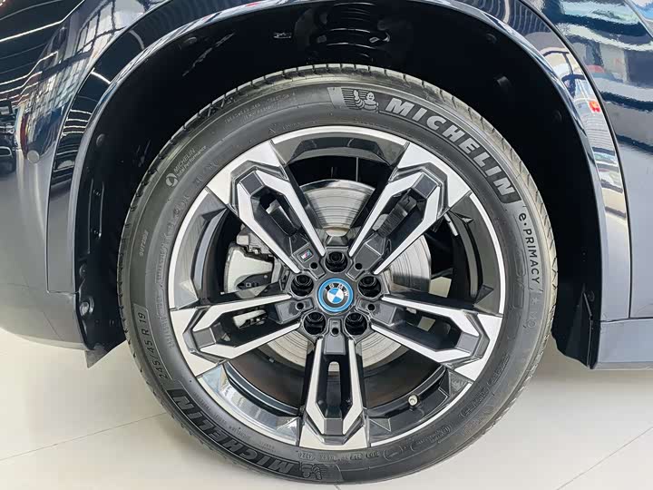 Фото 3 - BMW iX1