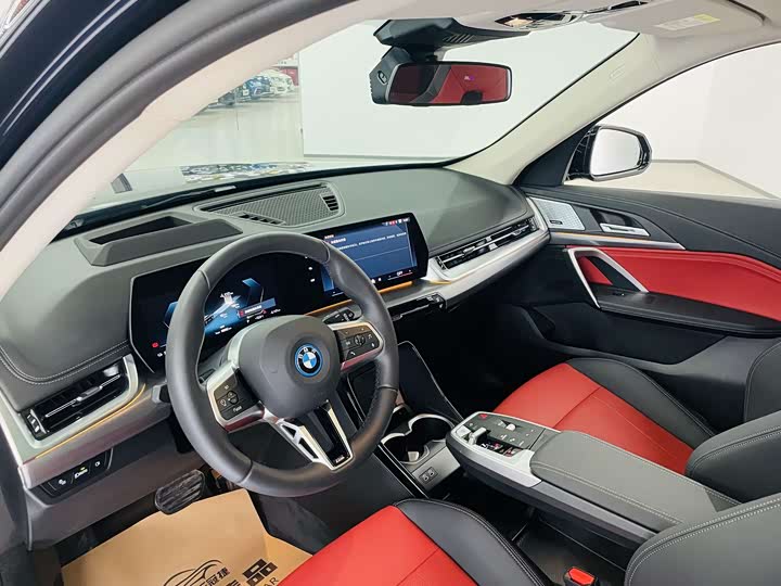 Фото 6 - BMW iX1