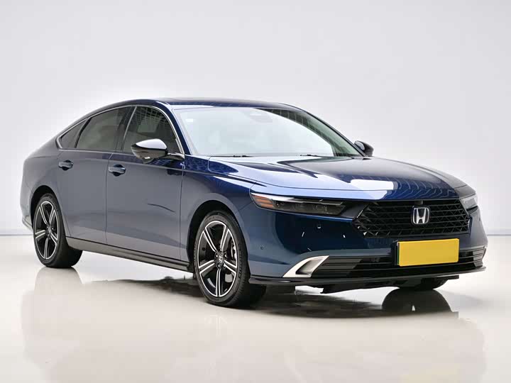 Фото 2 - Honda Accord Hybrid