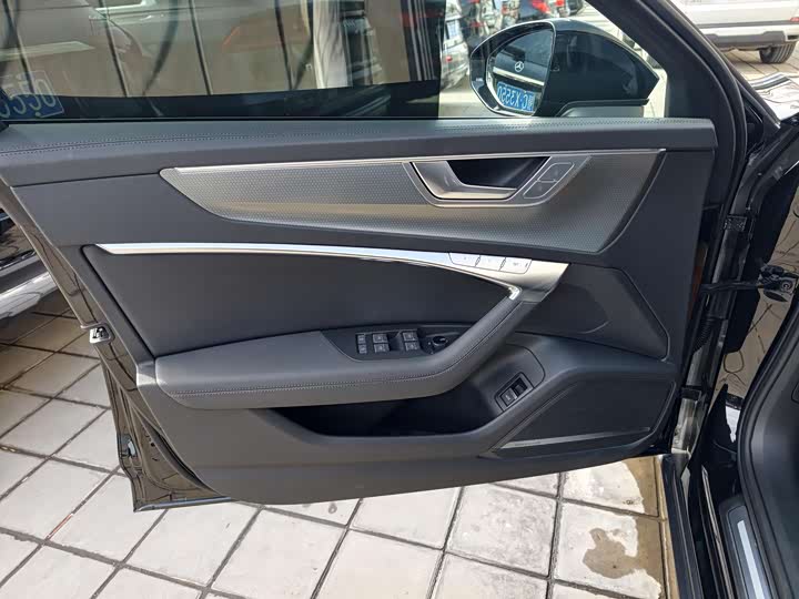 Фото 7 - Audi A6